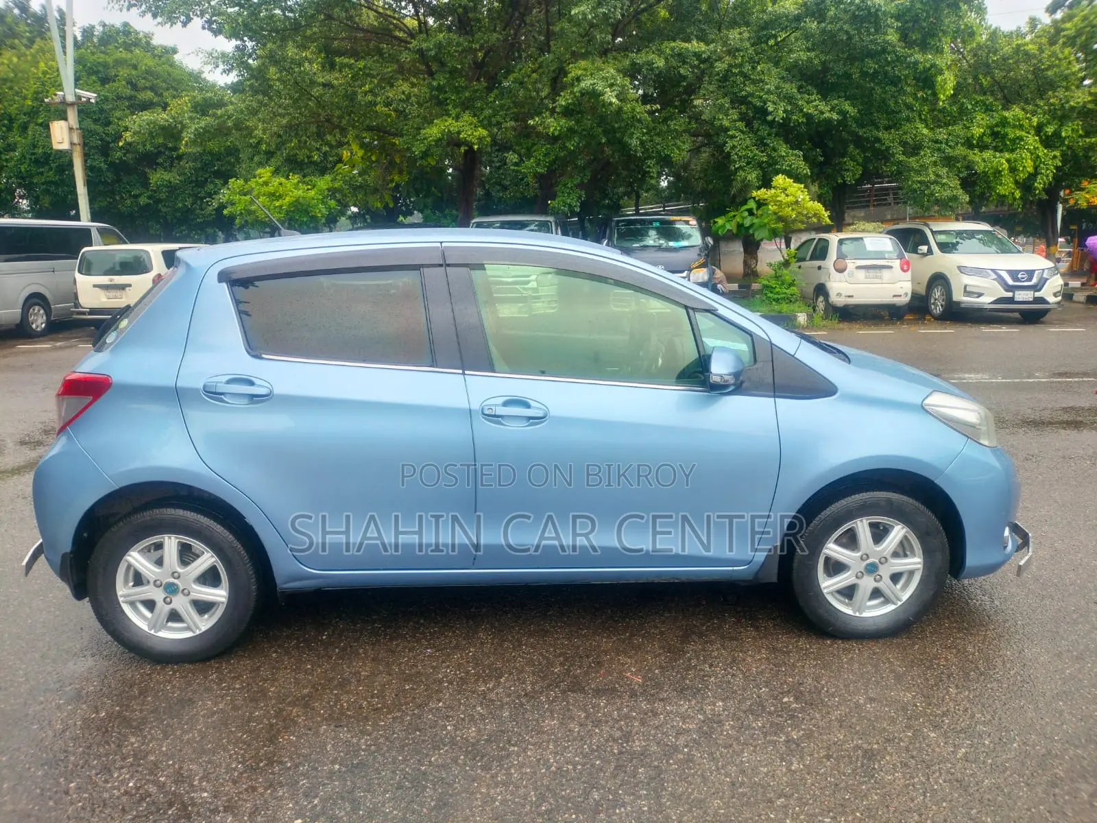 Toyota Vitz 1.3 AWD 3-door 2011 Blue