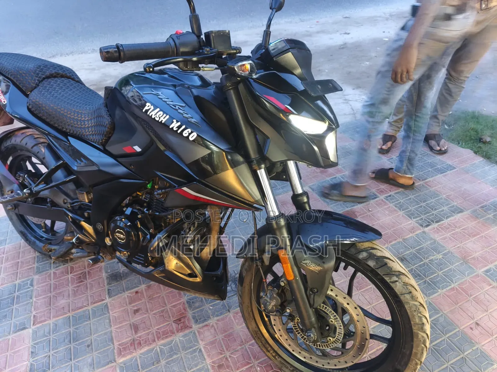 বাজাজ পালসার এন১৬০ ২০২৪ কালো