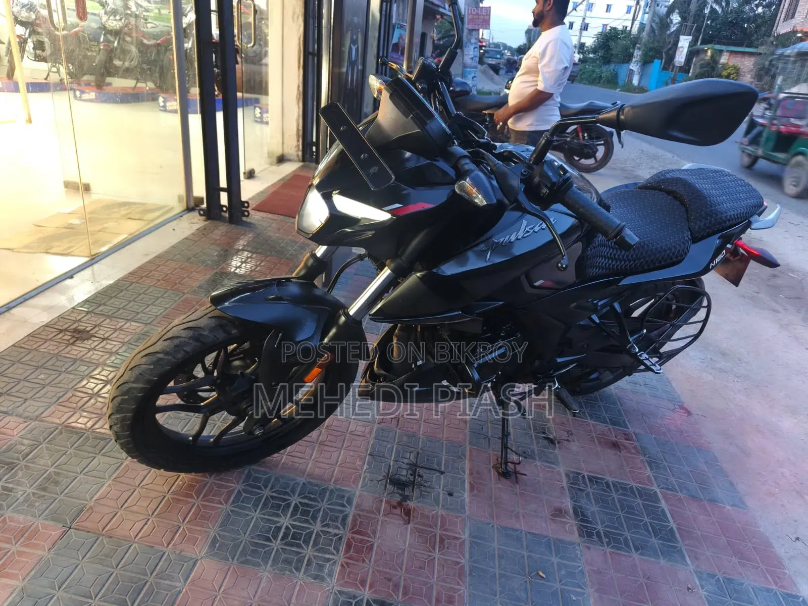 বাজাজ পালসার এন১৬০ ২০২৪ কালো