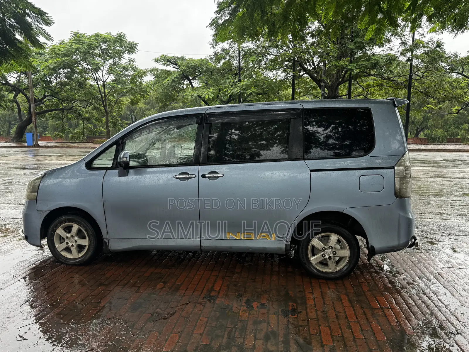 Toyota Noah 2009 Blue