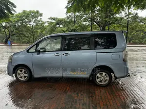 Toyota Noah 2009 Blue