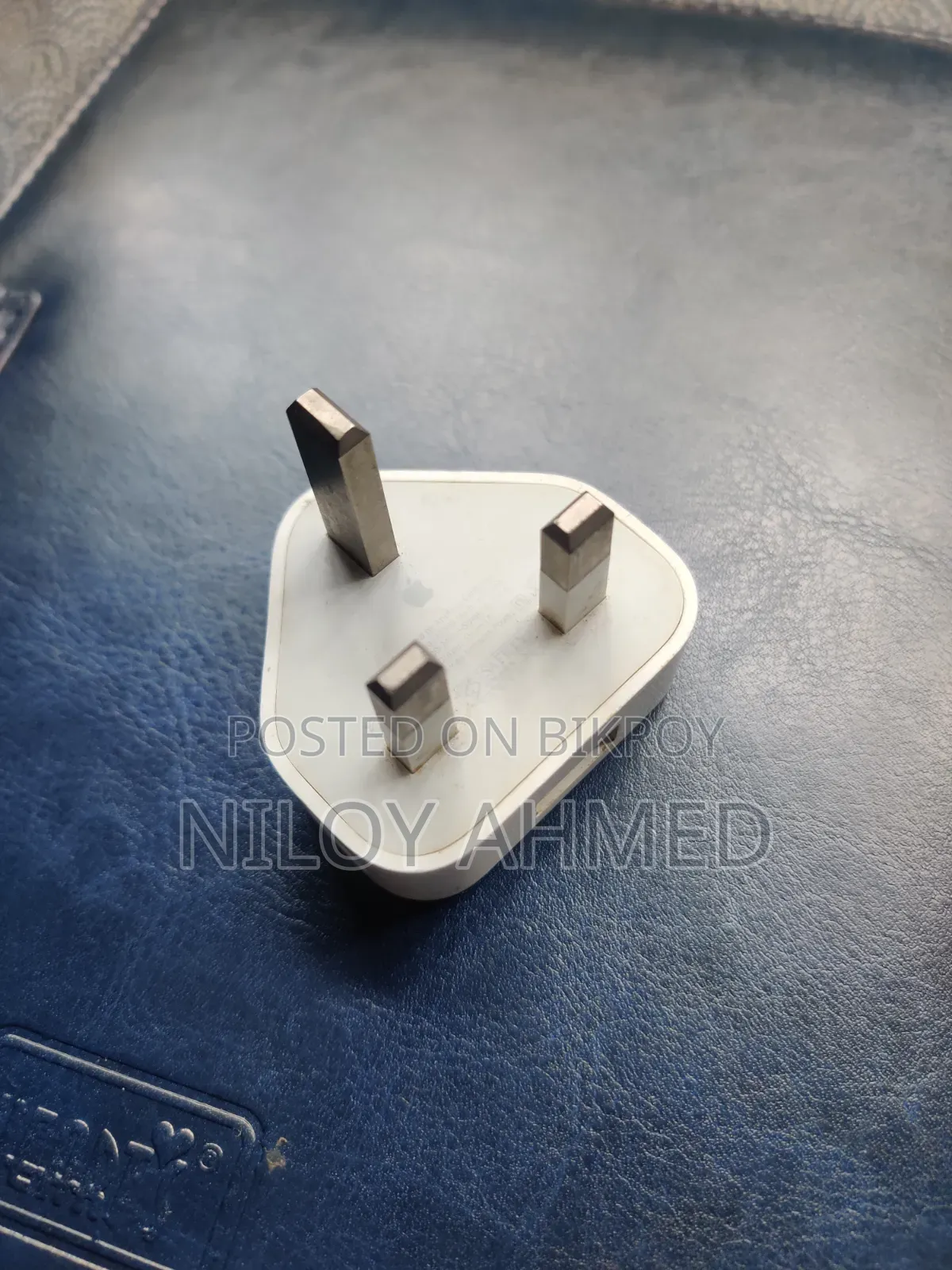 Original Apple 5W USB Power Adapter (3-Pin UK Plug)