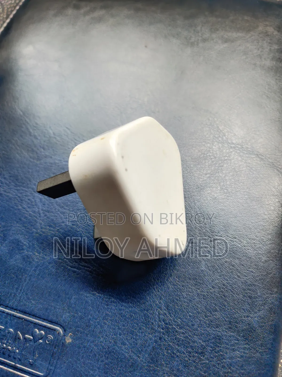 Original Apple 5W USB Power Adapter (3-Pin UK Plug)
