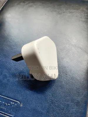 Original Apple 5W USB Power Adapter (3-Pin UK Plug)