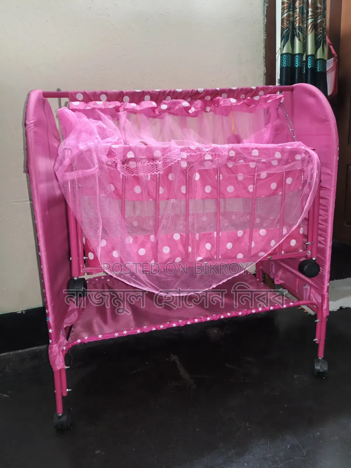 এটি একটি বাচ্চাদের দোলনা