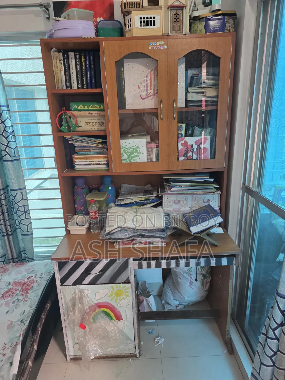 Reading Table With Book Shelf