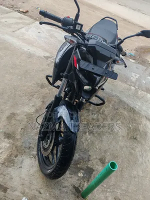 বাজাজ ২০২৬ কালো