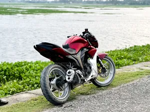 সুজুকি জিক্সার ২০১৫ রেড