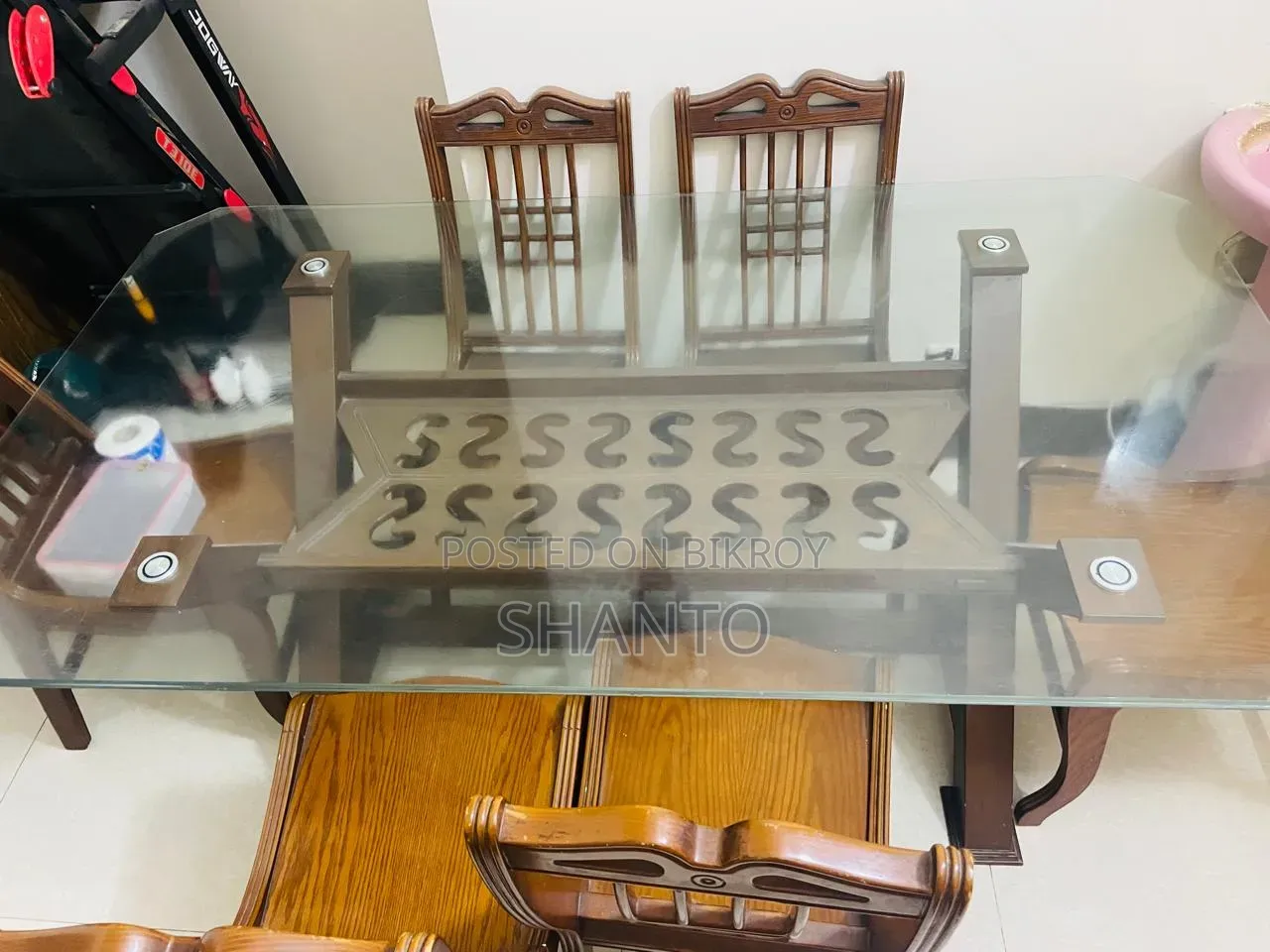 ৬ আসনের ডাইনিং টেবিল
