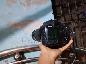 ব্যবহৃত ক্যামেরা Canon 1200D