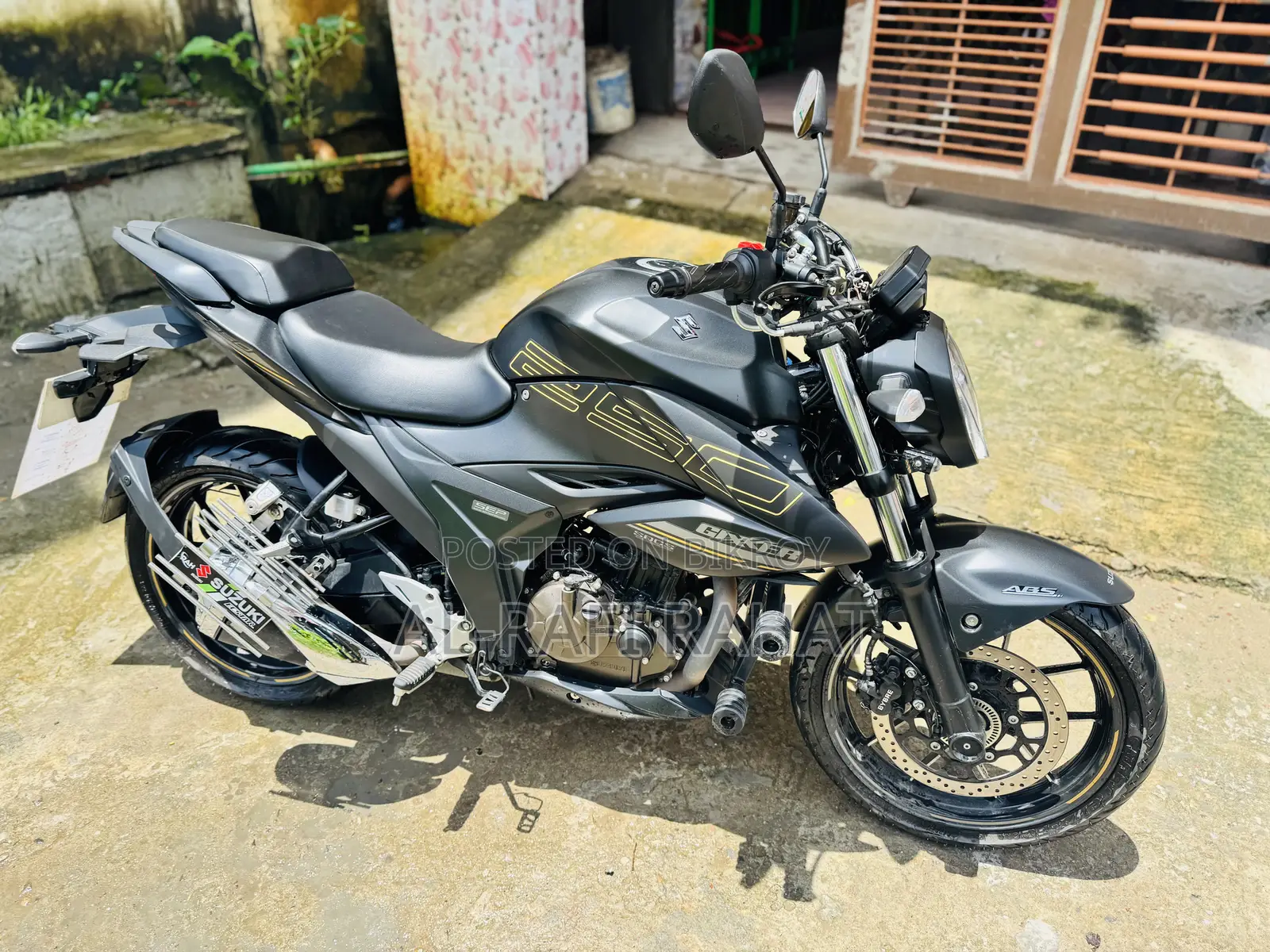 সুজুকি জিক্সার ২৫০ ২০২৪ ব্ল্যাক