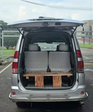 Toyota Noah 2005 Silver