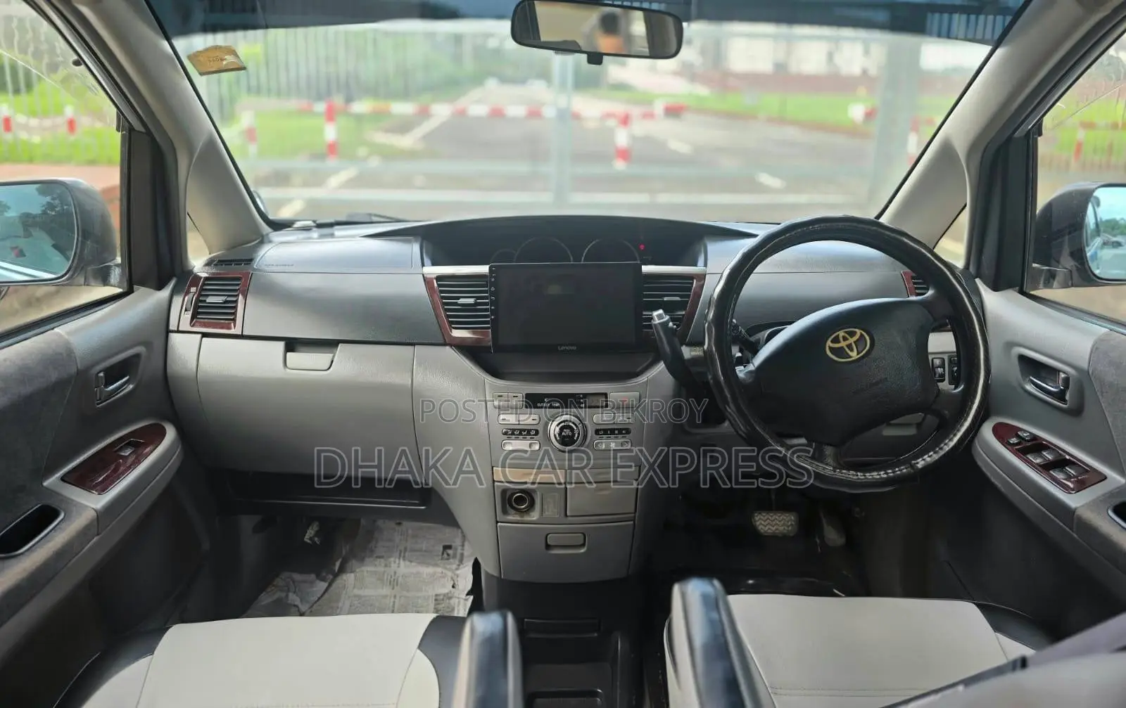 Toyota Noah 2005 Silver