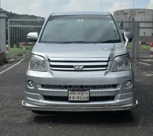 Toyota Noah 2005 Silver