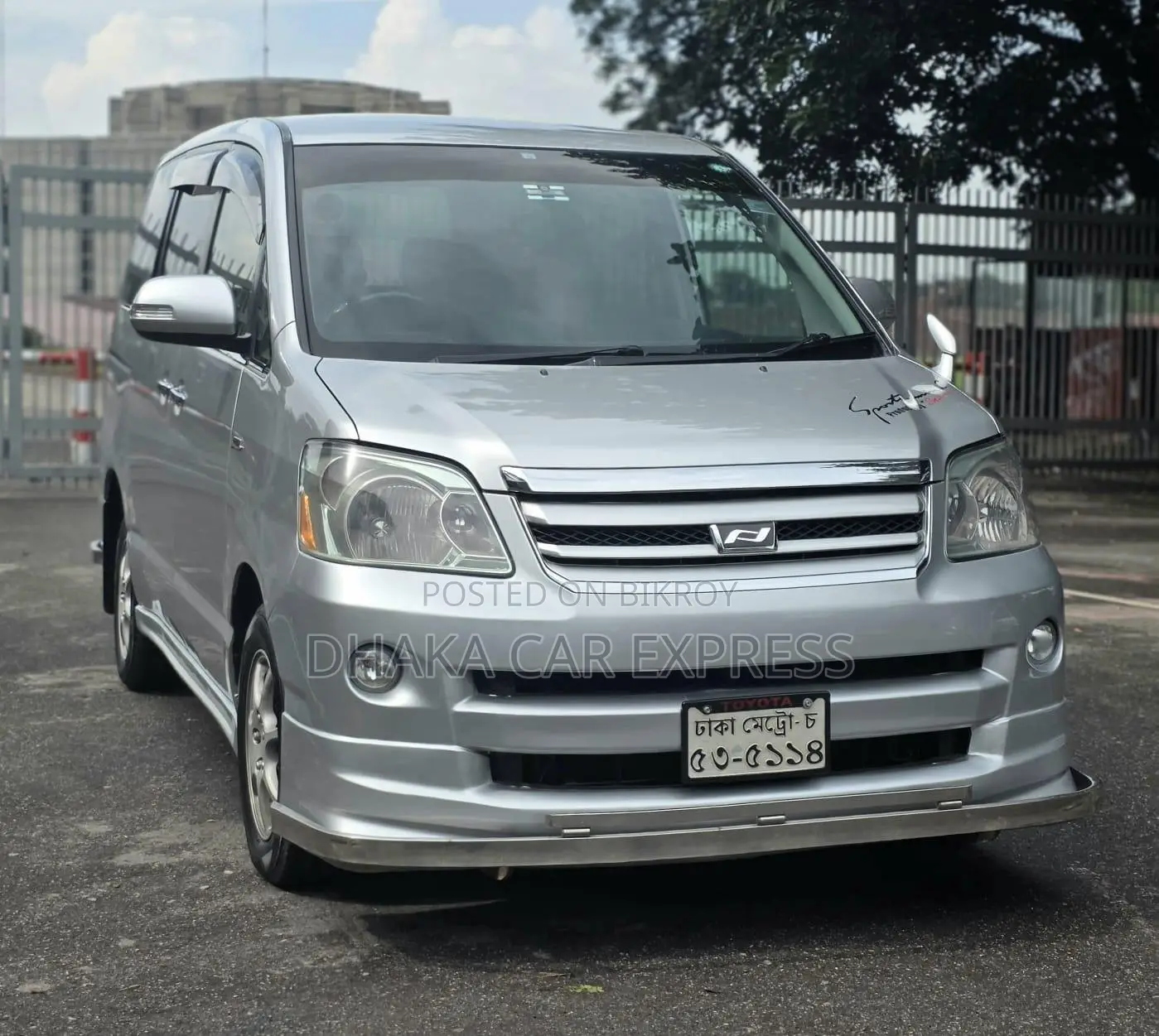 Toyota Noah 2005 Silver