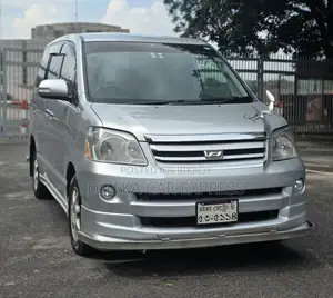 Toyota Noah 2005 Silver