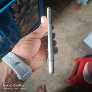 অ্যাপল আইফোন ১১ ৬৪ জিবি হোয়াইট