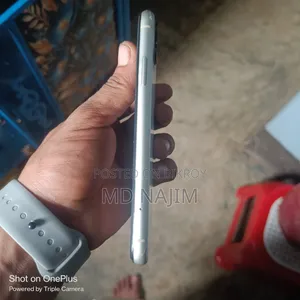 অ্যাপল আইফোন ১১ ৬৪ জিবি হোয়াইট