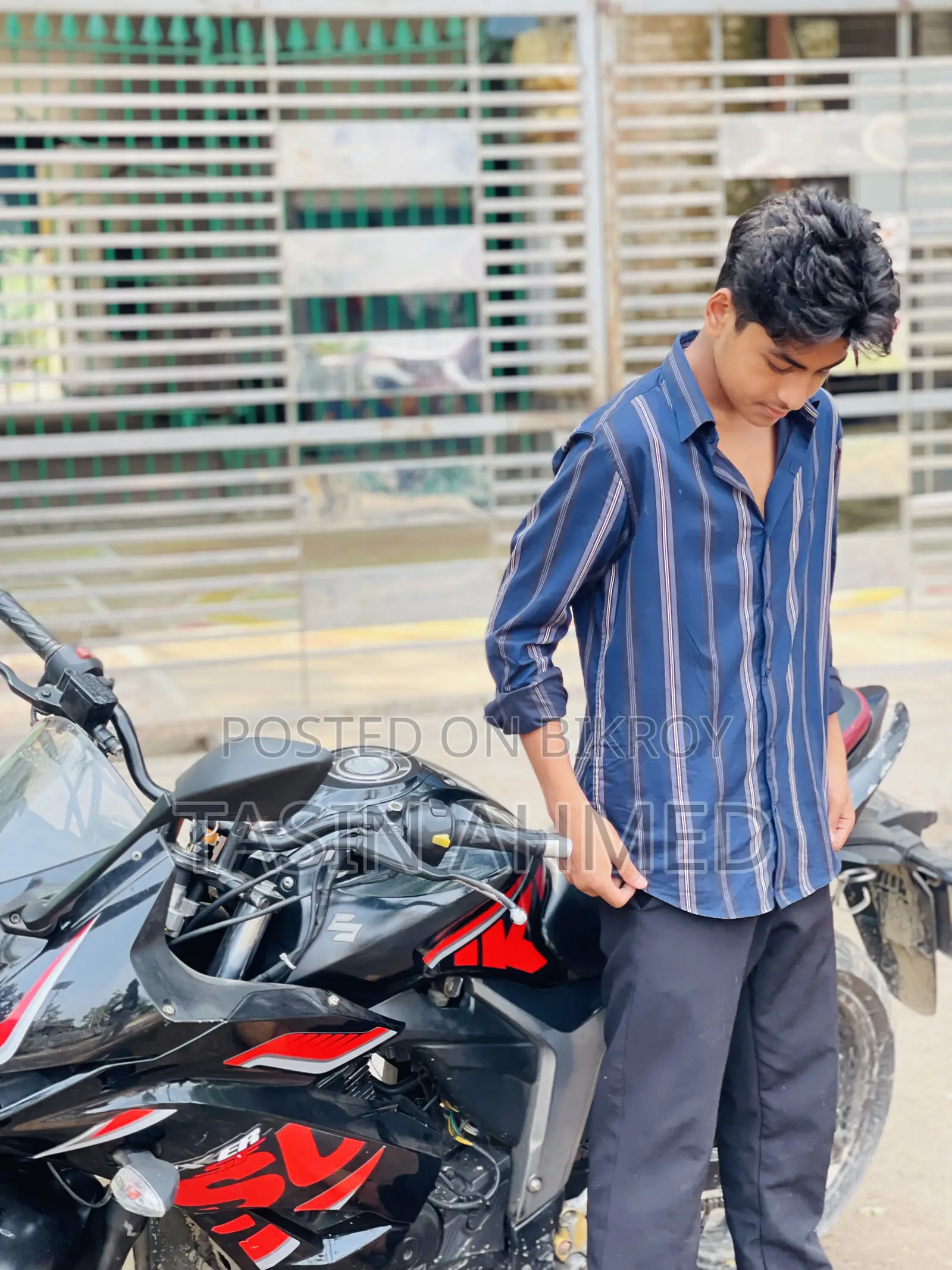 সুজুকি জিক্সার এসএফ ২০১৬ কালো