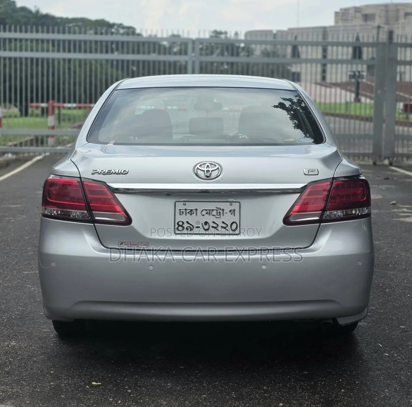 Toyota Premio 2017 Silver