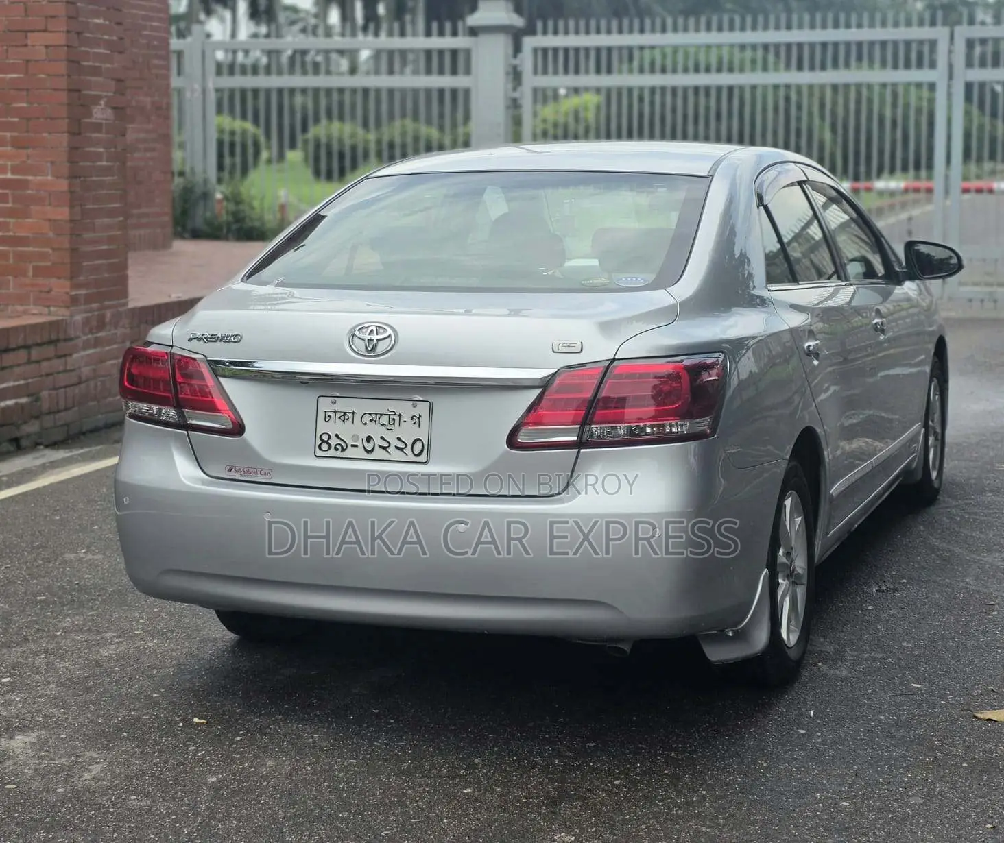 Toyota Premio 2017 Silver