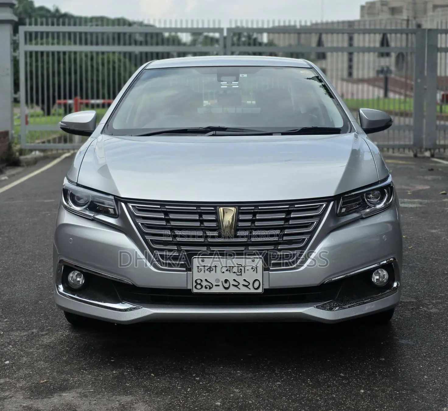 Toyota Premio 2017 Silver