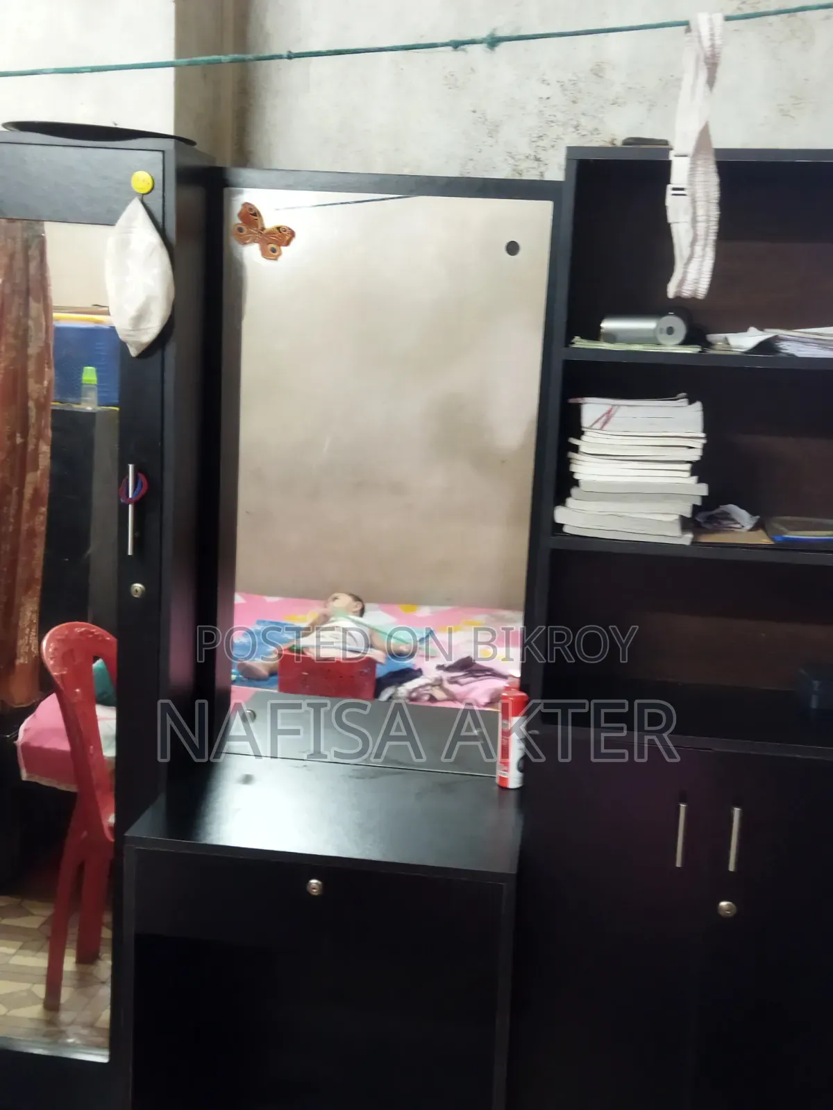 Dressing Table With Rack
