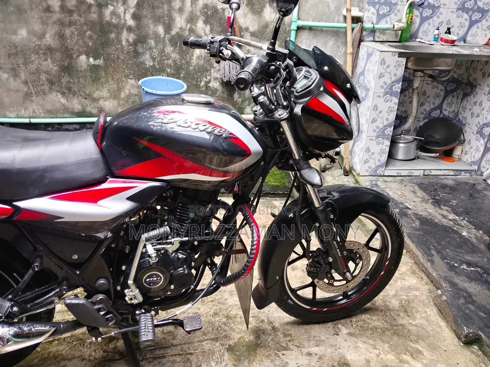 বাজাজ ডিসকভার ১২৫ ২০২৪ রেড