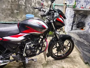 বাজাজ ডিসকভার ১২৫ ২০২৪ রেড