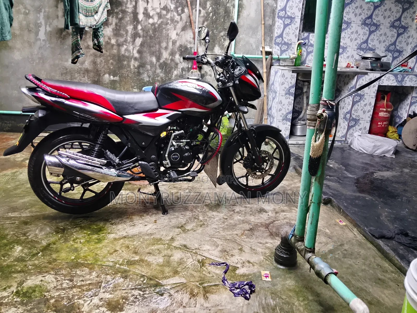 বাজাজ ডিসকভার ১২৫ ২০২৪ রেড