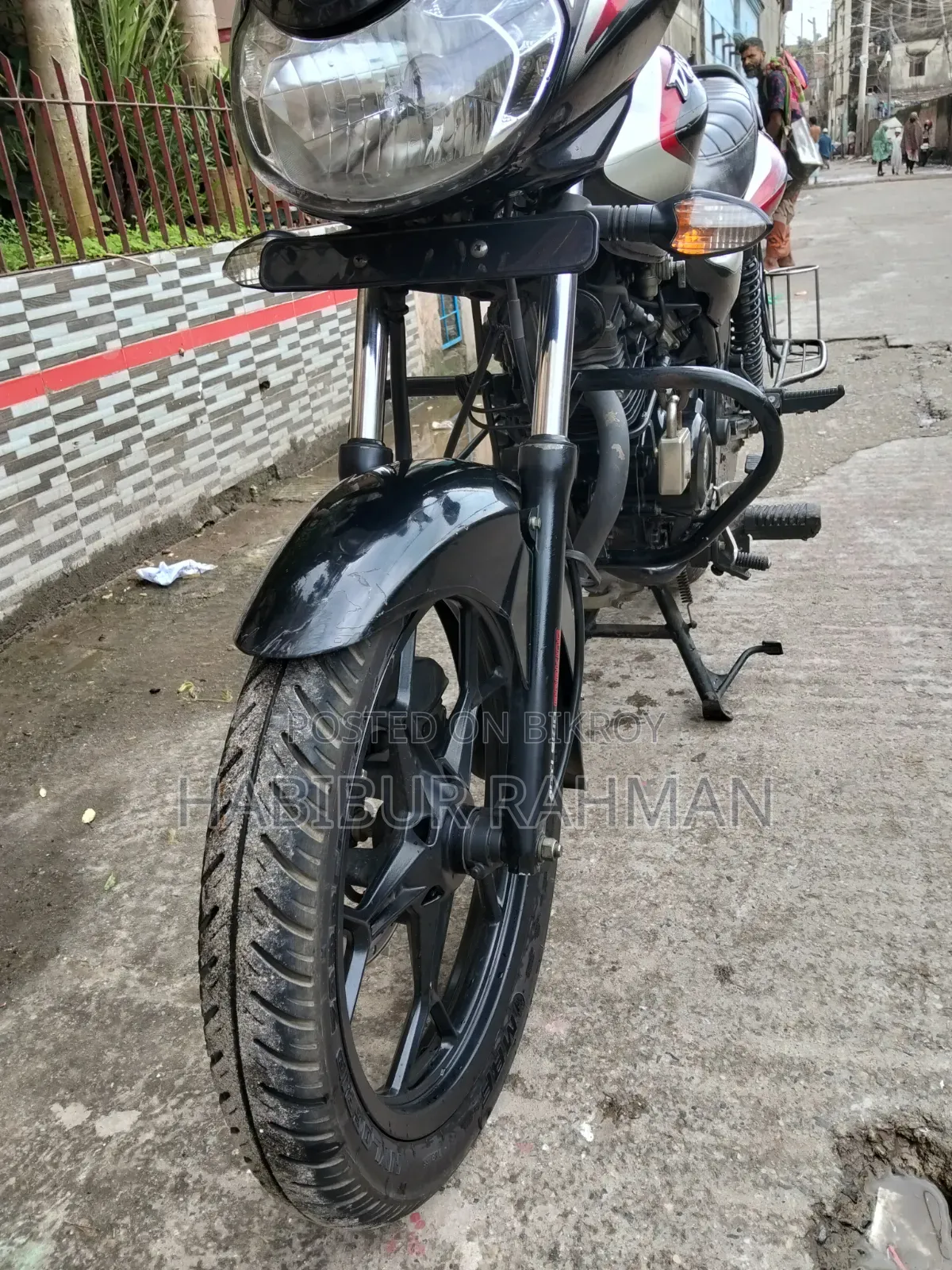 বাজাজ ডিসকভার ১২৫ ২০২১ কালো