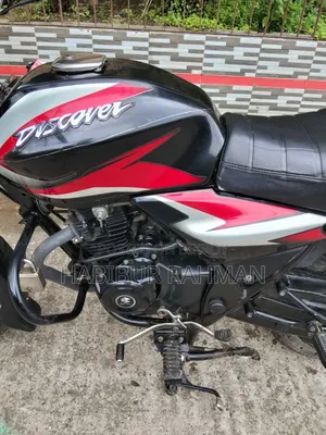 বাজাজ ডিসকভার ১২৫ ২০২১ কালো