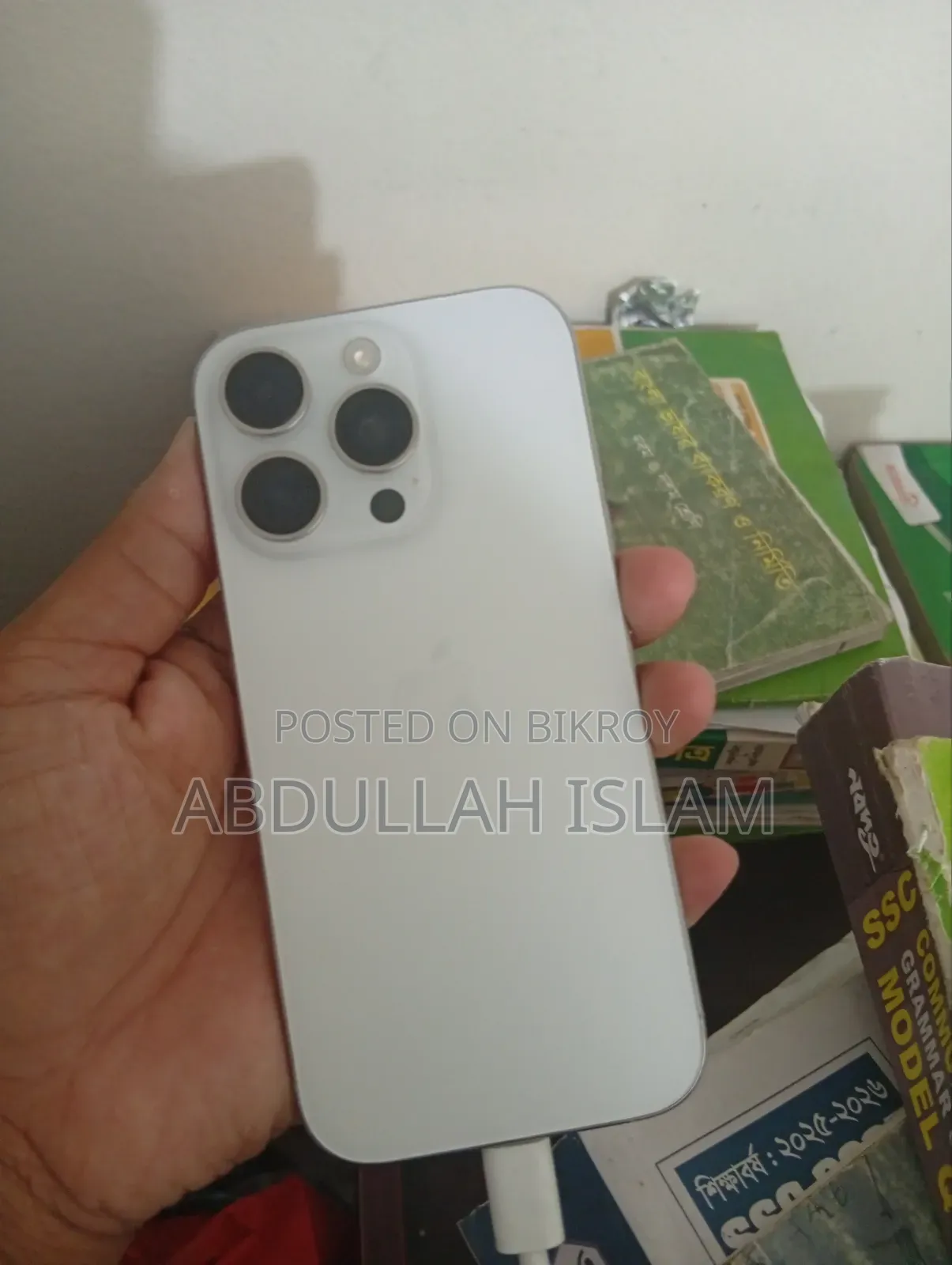 অ্যাপল আইফোন ১৬ প্রো ১২৮ জিবি হোয়াইট