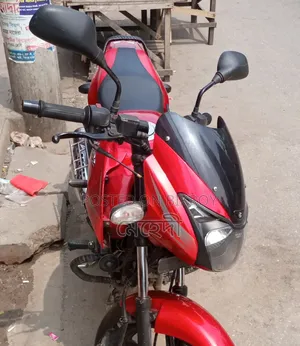 বাজাজ পালসার ১৫০ ২০১৮ লাল