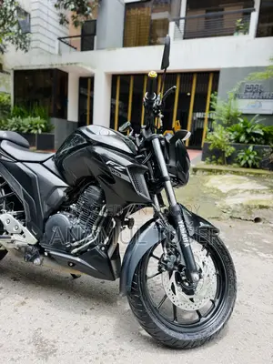ইয়ামাহা এফজেড ২০২৬ কালো