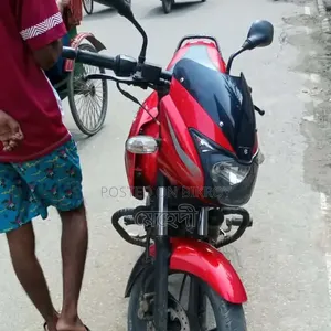 বাজাজ পালসার ১৫০ ২০১৮ লাল
