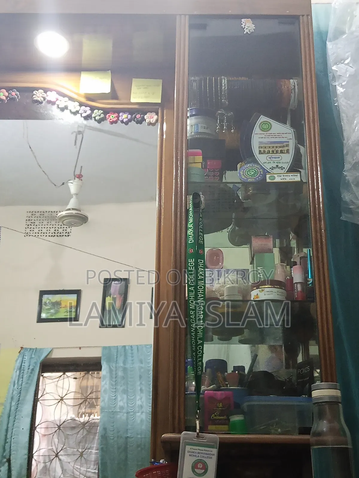 ড্রেসিং টেবিল
