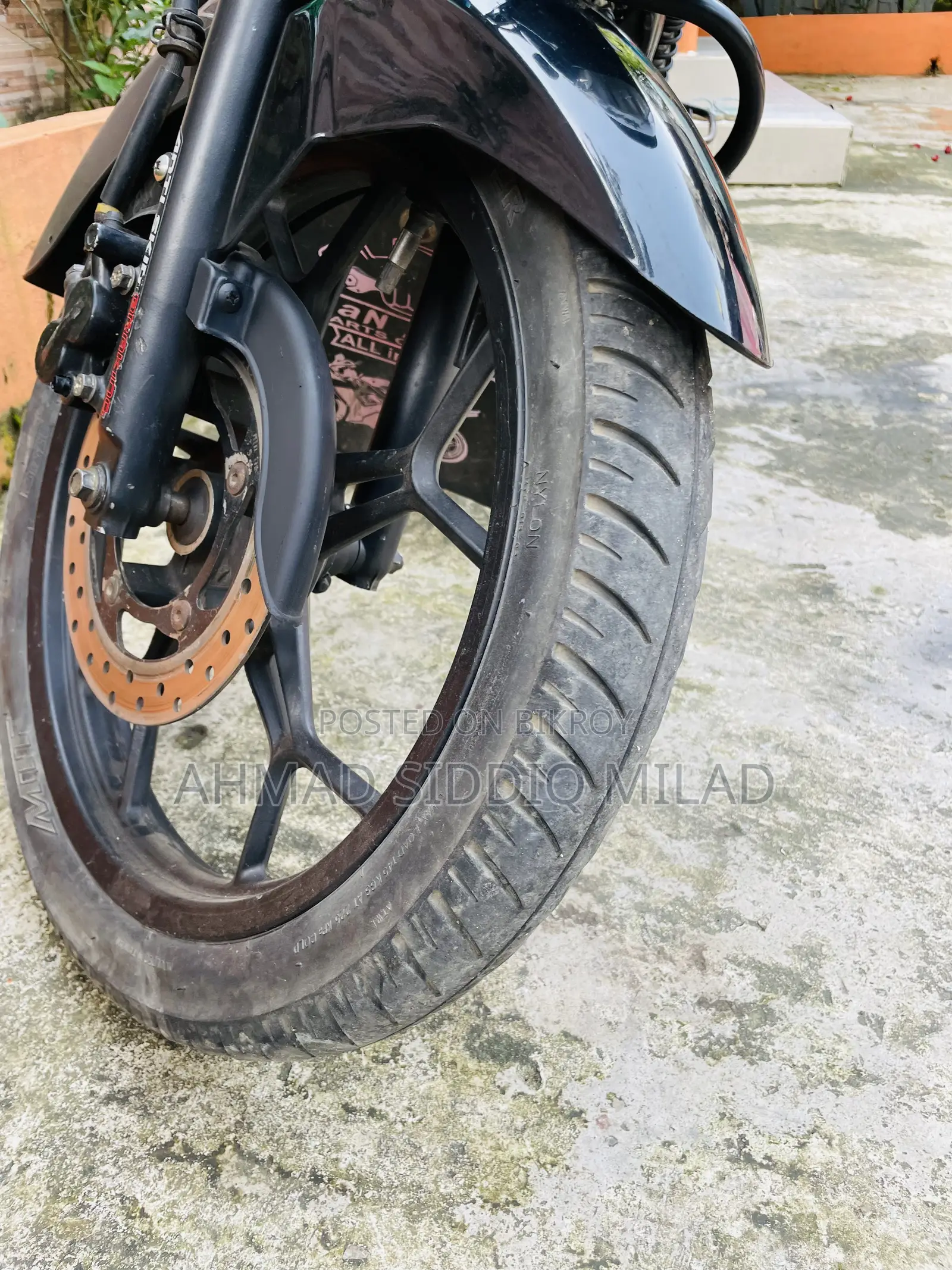 বাজাজ ডিসকভার ১২৫ ২০২১ কালো