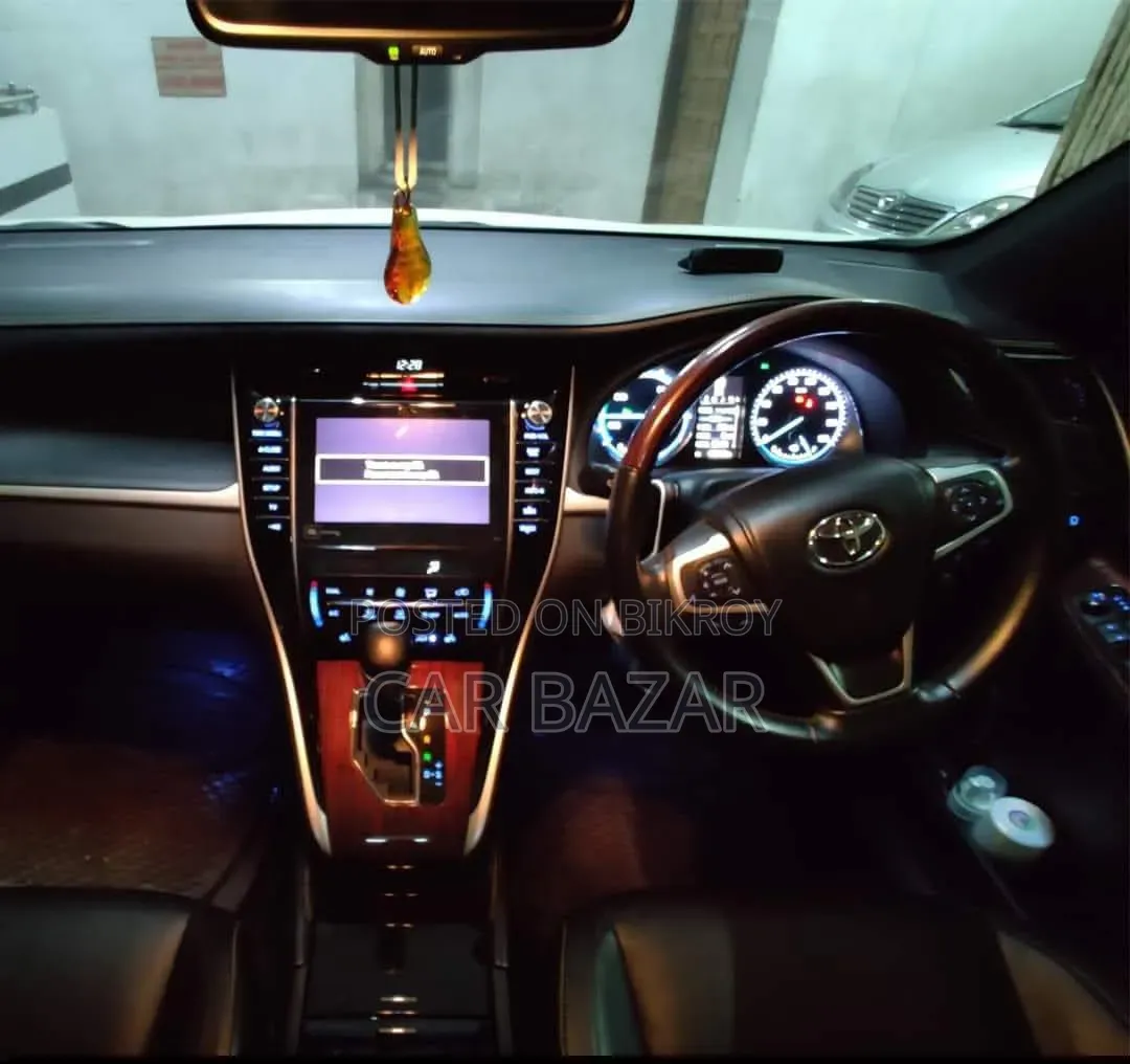 Toyota Harrier Hybrid Progress 2015 White