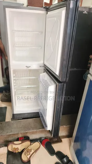 223 Liters running Walton fridge for sale.