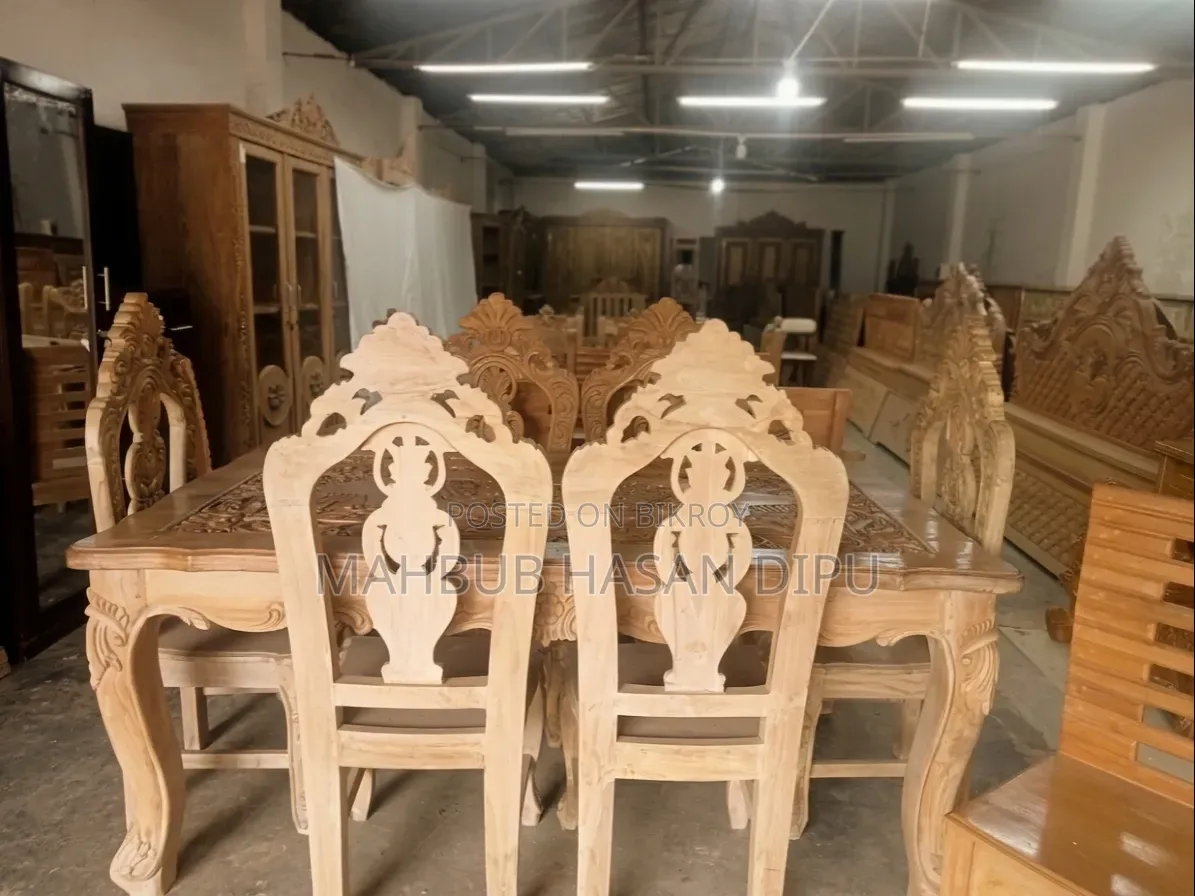 লাক্সারি রয়্যাল কার্ভড উডেন ডাইনিং টেবিল সেট