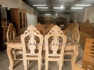 লাক্সারি রয়্যাল কার্ভড উডেন ডাইনিং টেবিল সেট