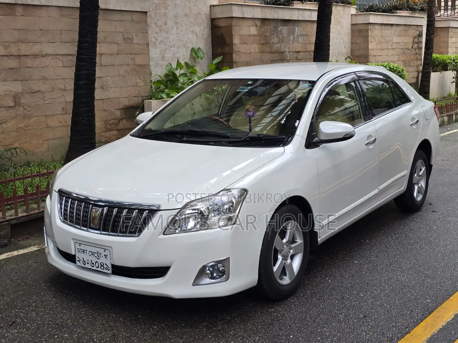 Toyota Premio 1.5 Front-Wheel Drive 2013 Pearl