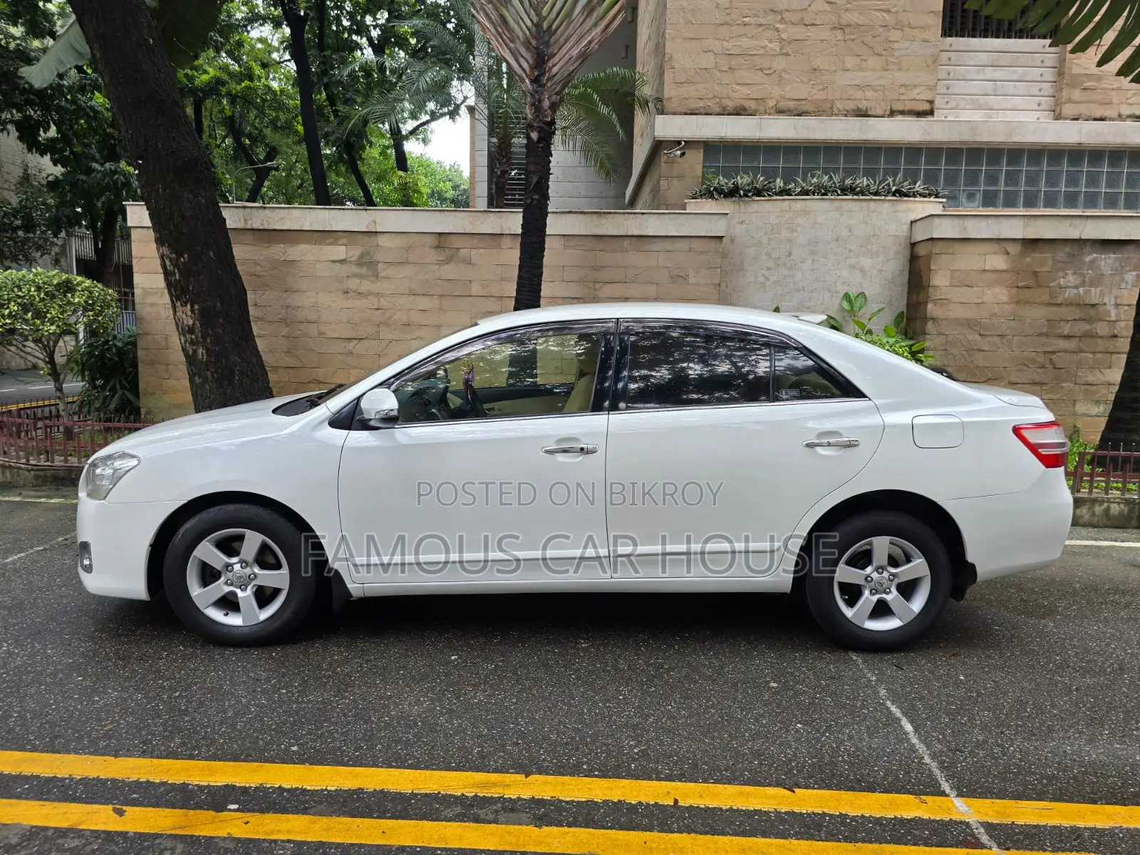 Toyota Premio 1.5 Front-Wheel Drive 2013 Pearl