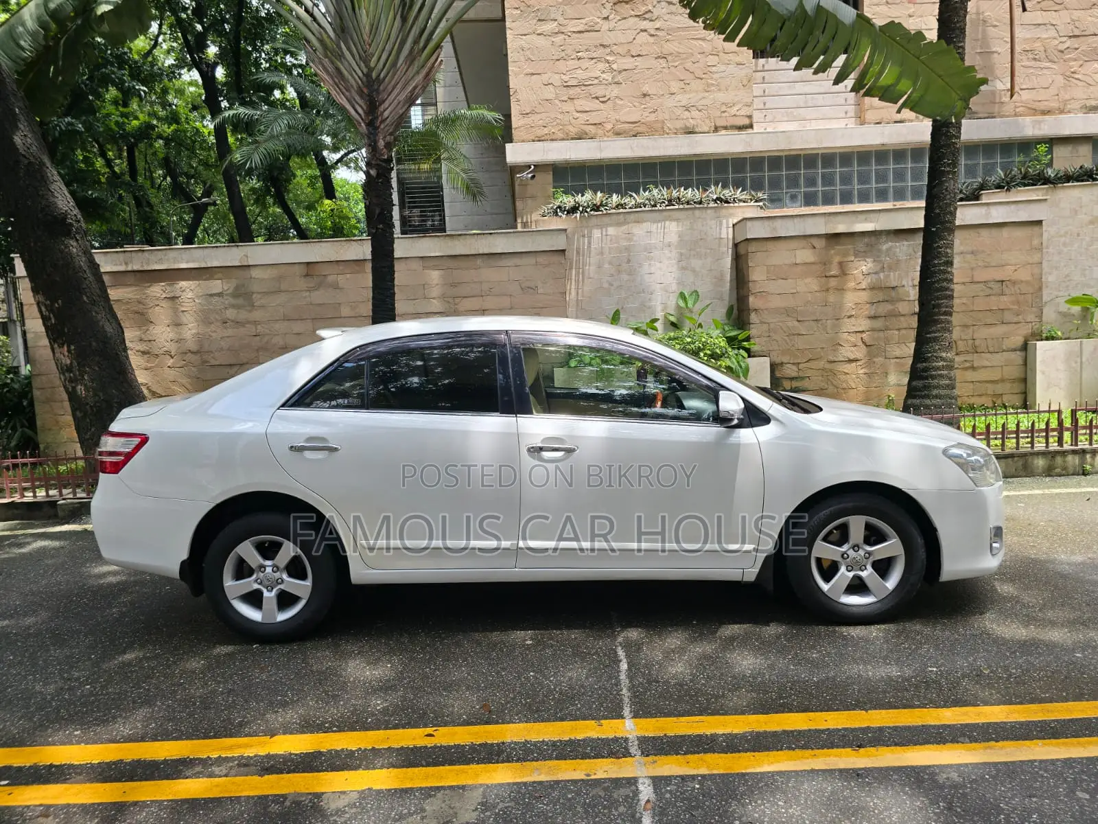 Toyota Premio 1.5 Front-Wheel Drive 2013 Pearl