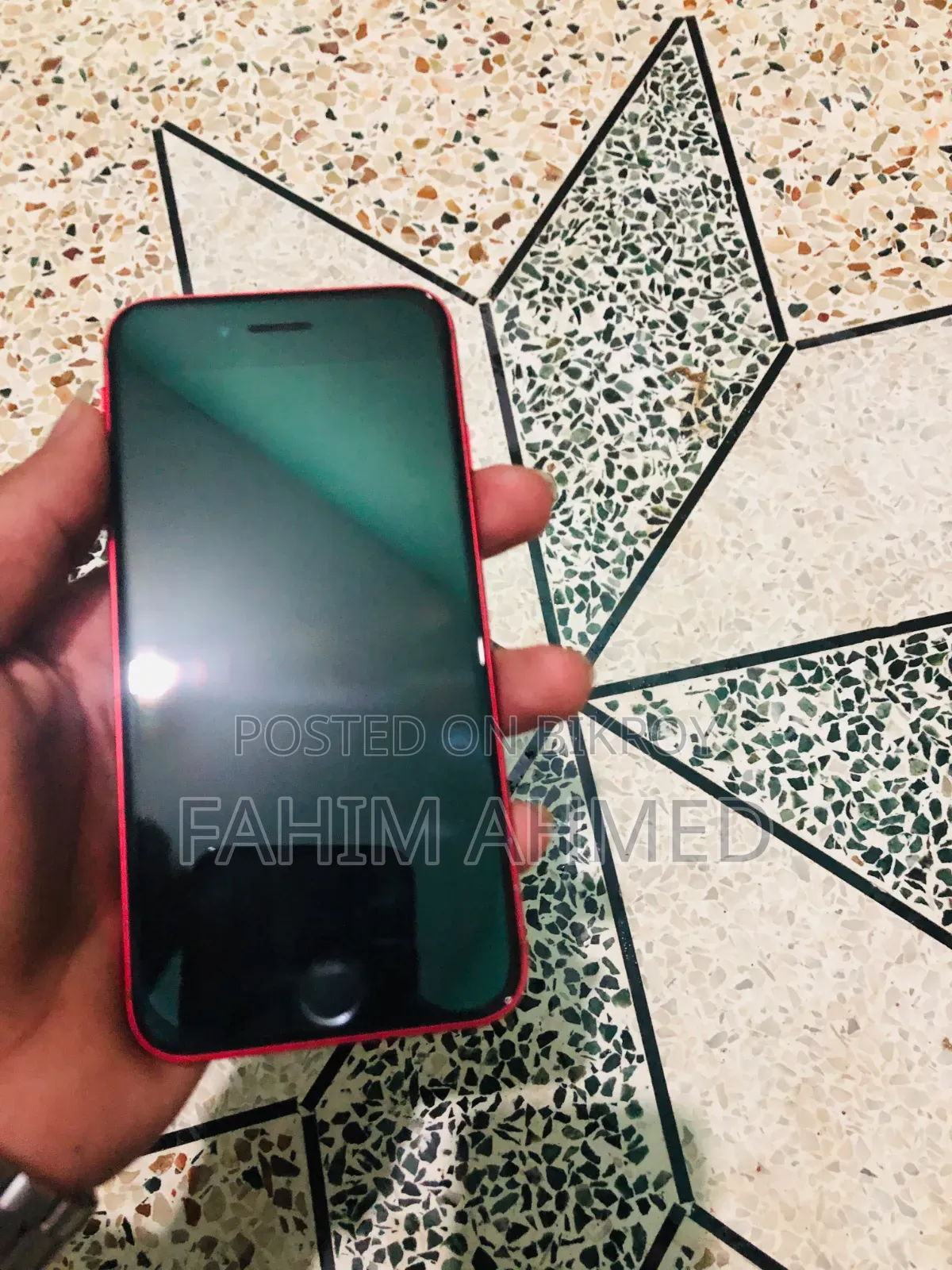অ্যাপল আইফোন এসই ৬৪ জিবি রেড