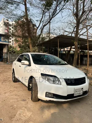 টয়োটা এক্সিও ২০১২ সাদা