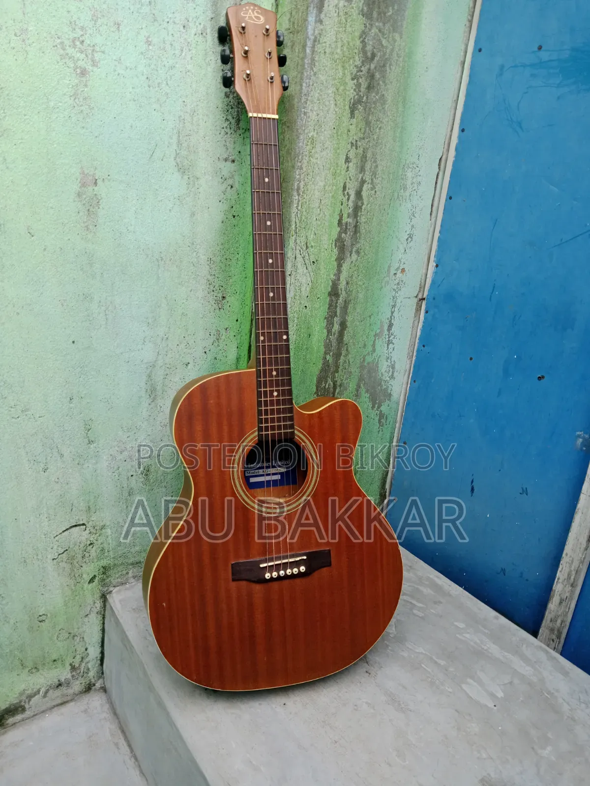 গিটার টি বিক্রি হবে