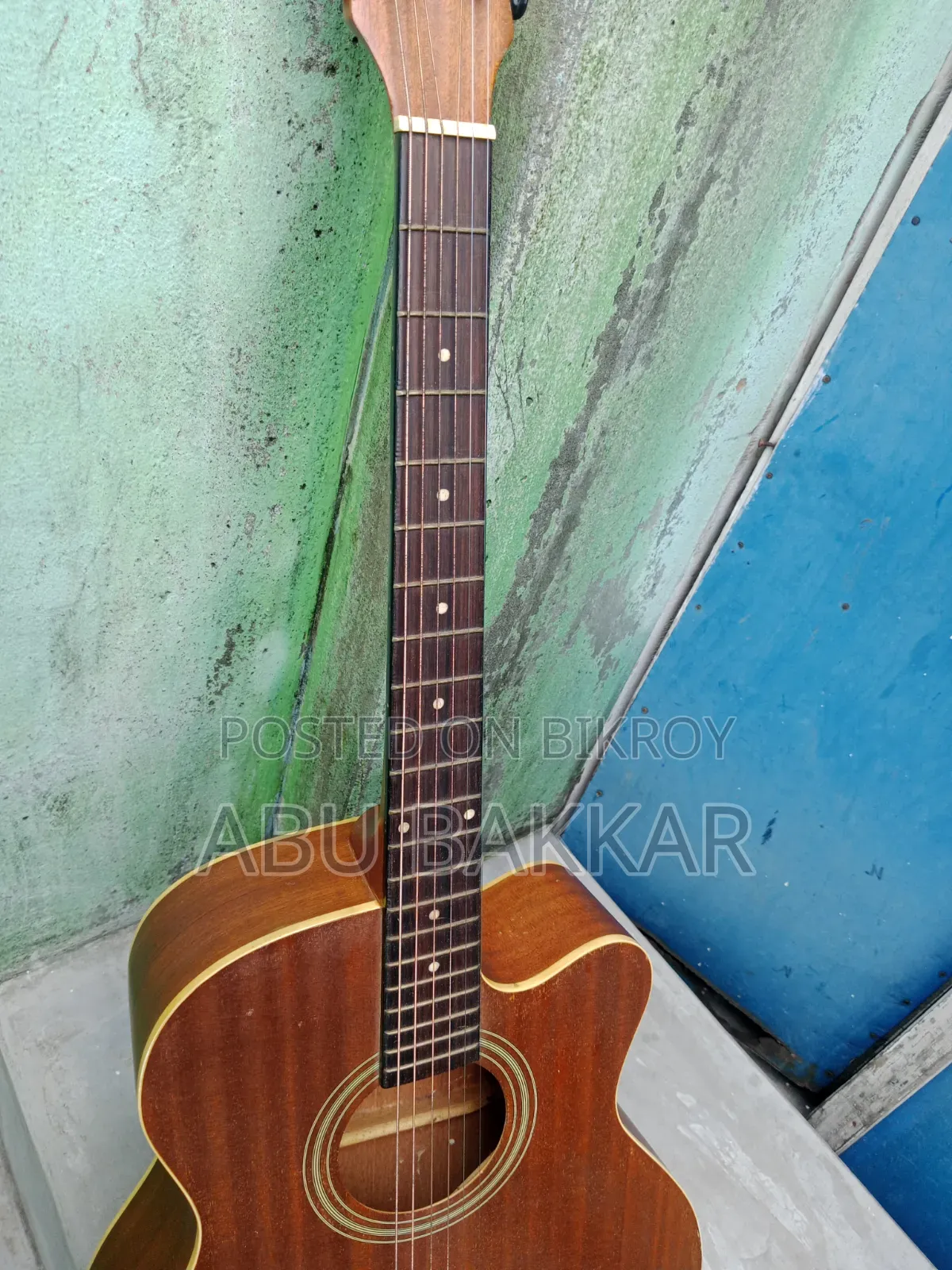 গিটার টি বিক্রি হবে
