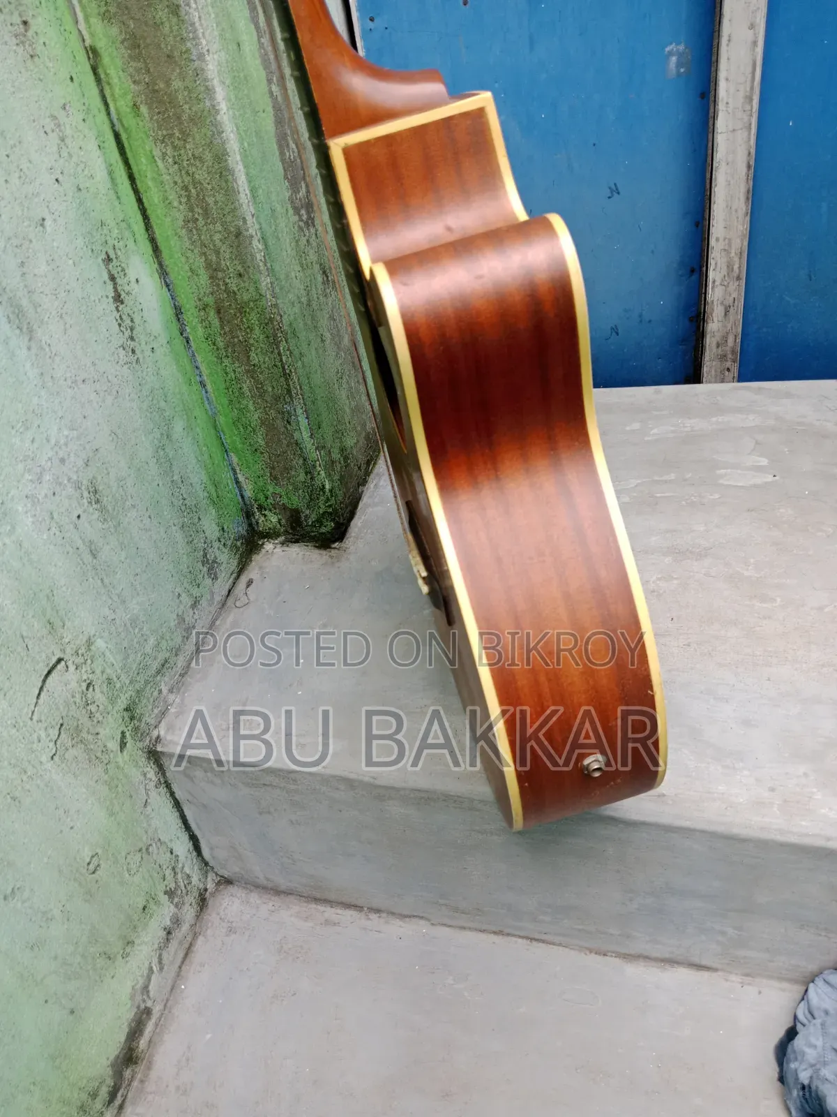 গিটার টি বিক্রি হবে
